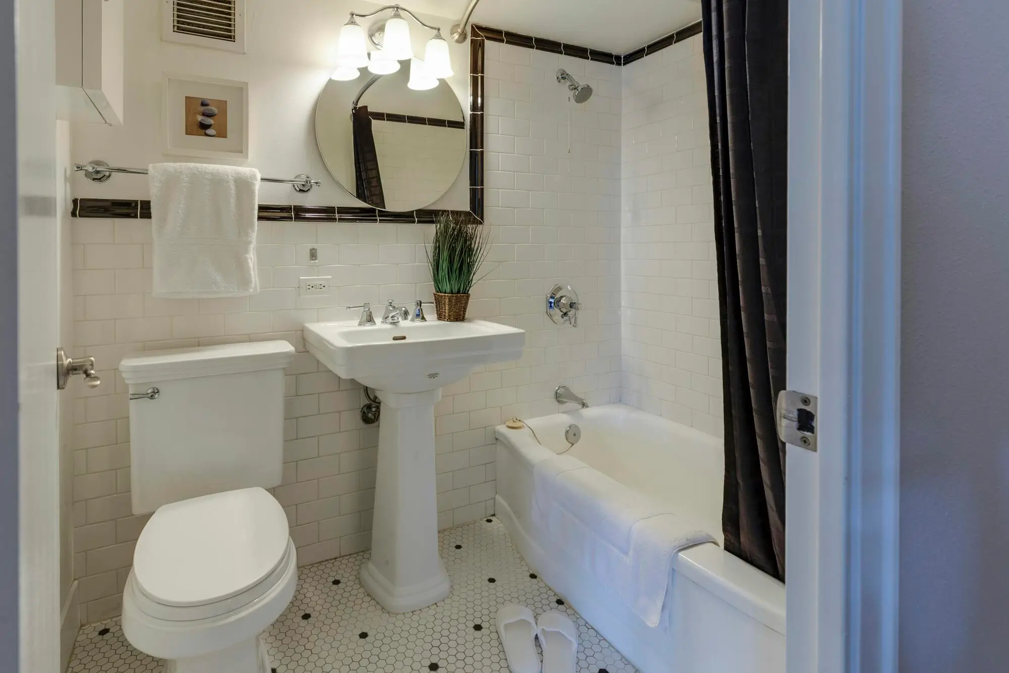 Bathroom Cleaning Tips for Vacation Rentals: A Spotless Experience in Orange, CA